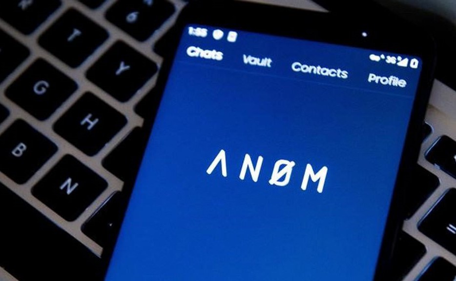 Anom Widiyantoro Diganjar Penghargaan Atas Dedikasinya pada Dunia Penyiaran