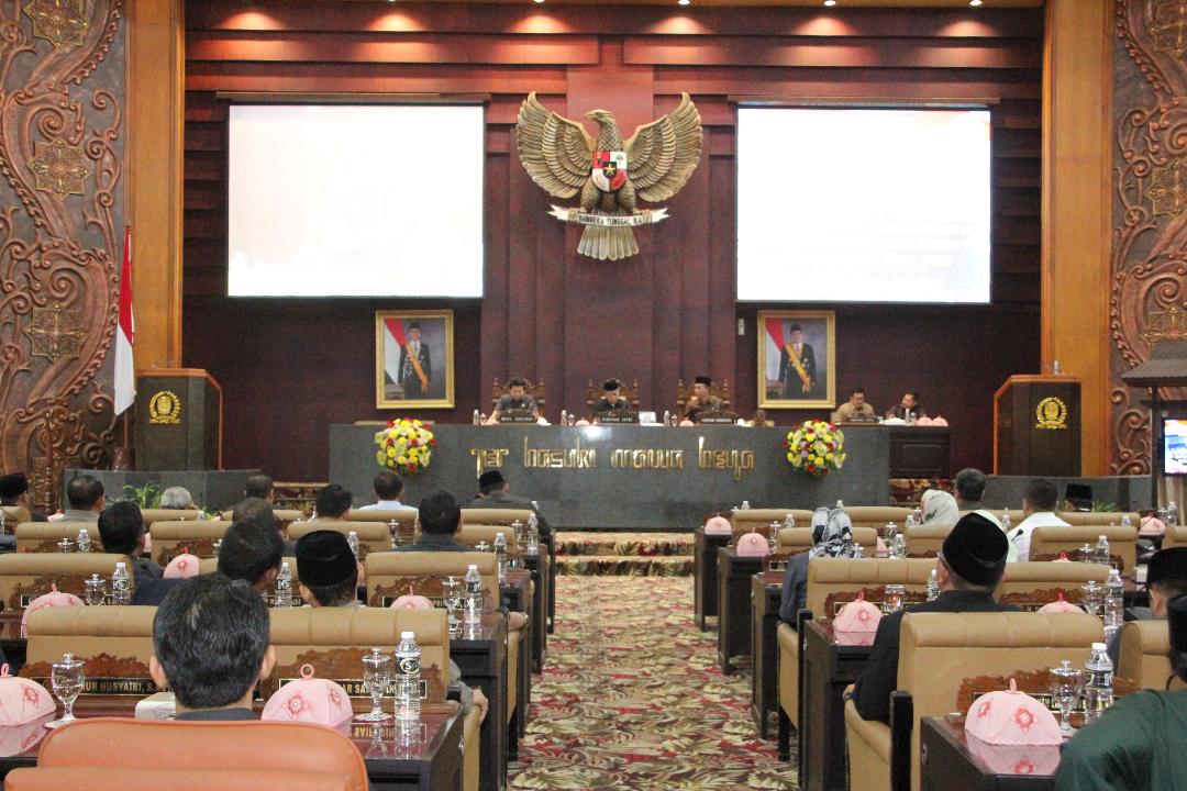 BUMD Jatim Jadi Sorotan: DPRD Bentuk Pansus, Emil Dardak Siap Bersinergi