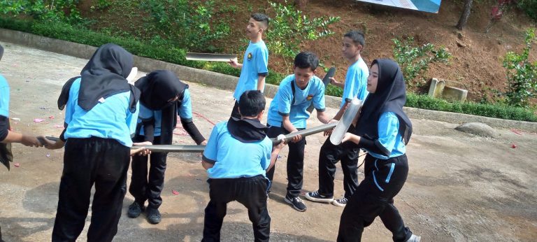 TNI Turun Tangan: Koramil 02/Taman Gembleng Karakter Siswa di SMPN 5