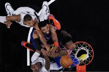 Final NBA 2026: Ketat! Knicks Menang 105-104 di Game Kedua, Pertarungan Sengit di Atas Lapangan