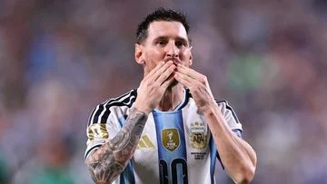 Sepakbola Tercipta untuk Lionel Messi: Kagumnya Zlatan Ibrahimovic