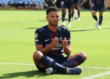 PSG Cuan Jualan Striker: Strategi Jitu di Bursa Transfer