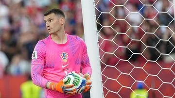 Barcelona Kiper Baru: Dominik Livakovic Siap Gantikan Ter Stegen