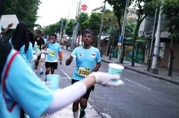 Le Minerale Jadi Pilihan Utama di Surabaya Marathon 2026 dengan 18 Water Station
