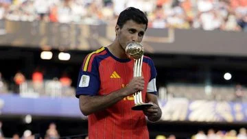 Maresca Tegaskan Rodri Bertahan di Man City, Bukan ke Barcelona