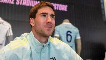Pantau Situasi Alvarez, Vlahovic Berharap Dilirik Barcelona: Masa Depan yang Cerah?