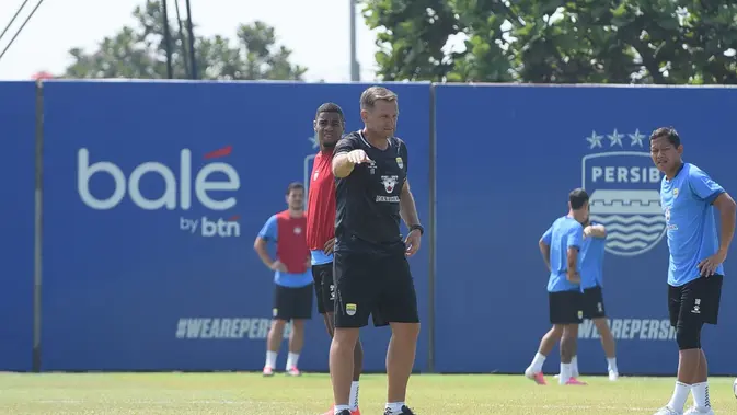 Tolic Ungkap Kunci Persib Taklukkan Seoul di Korea